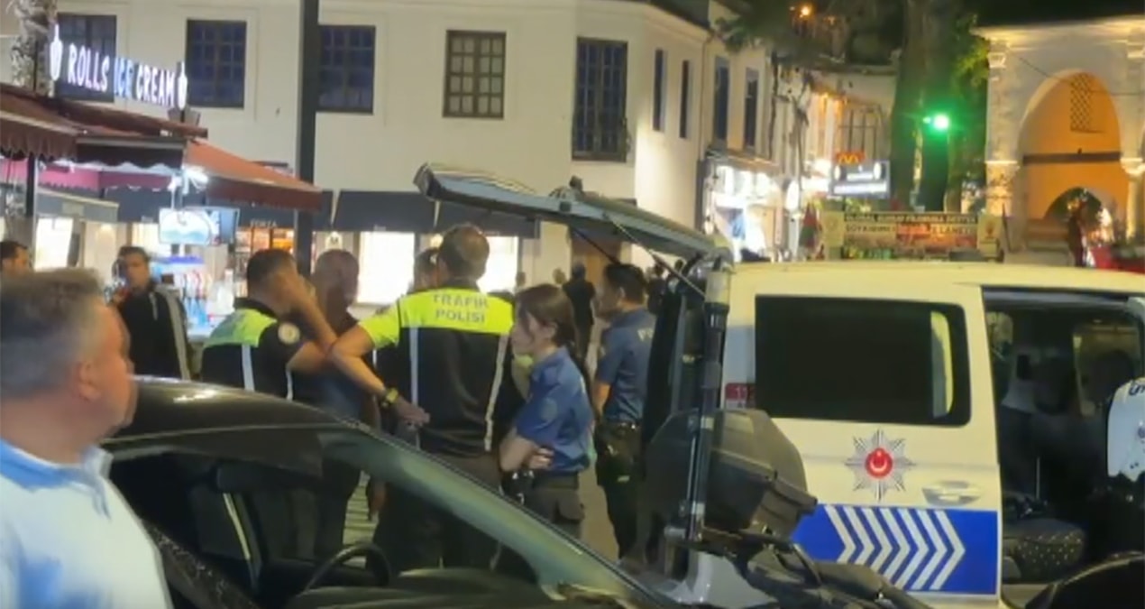 hesap odemeyip ortaliga ates acan 3 kisi gozaltina alindi KG76cEc5