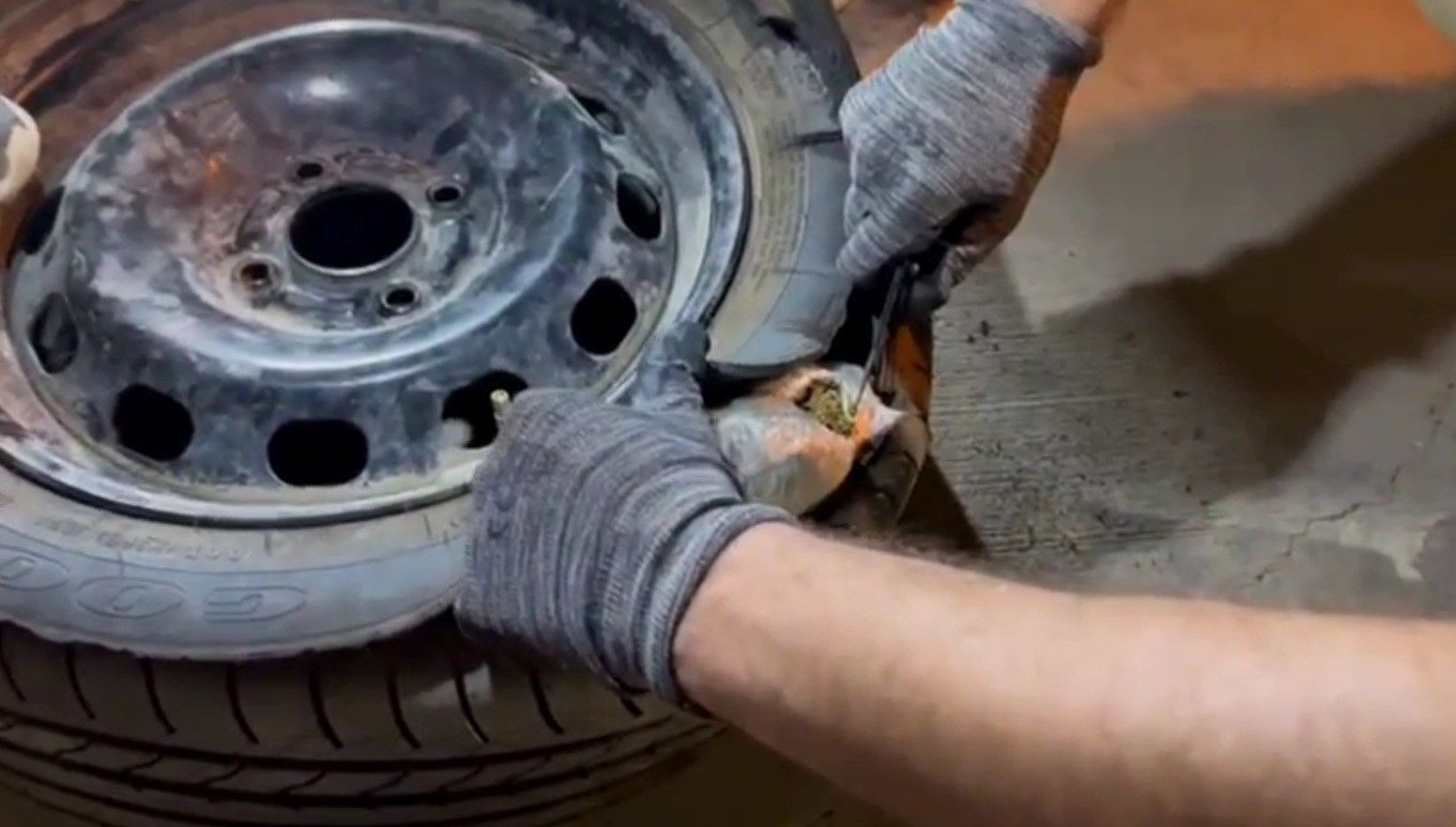 yedek lastikte uyusturucu ticareti 1 kisi tutuklandi k1SKUIzk