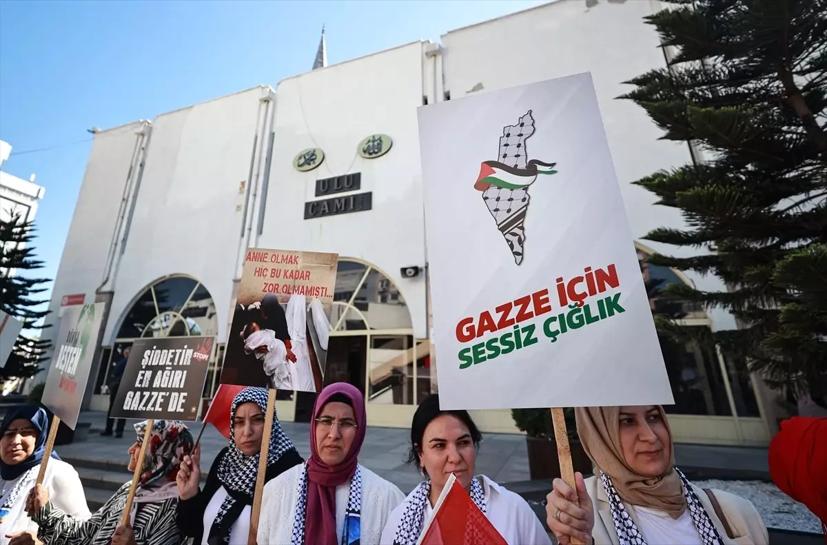 adana ve cevre illerde ak partili kadinlar gazze icin sessiz insan zinciri olusturdu WlXivkue