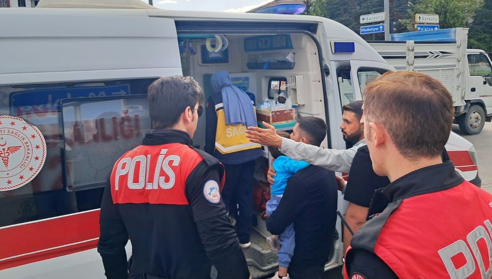 elazigda kaza 5 kisi yaralandi ddhOcOEG