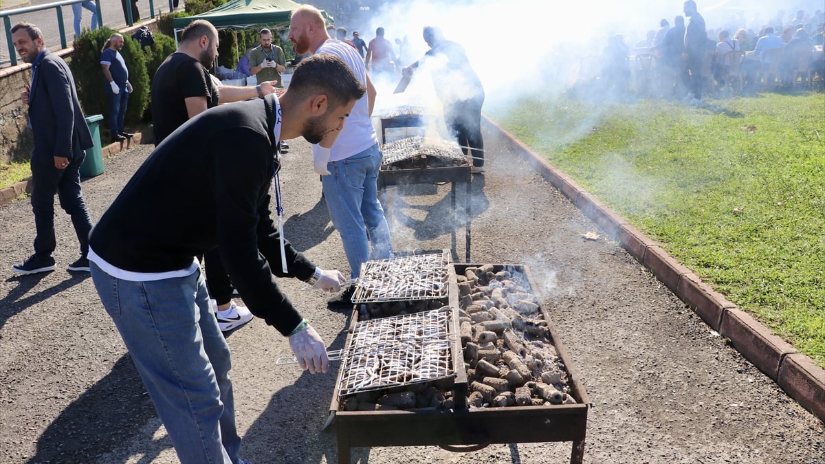ktuye hos geldin etkinligi ogrencilere 3 ton hamsi ikrami m2IWjKpa.jpg