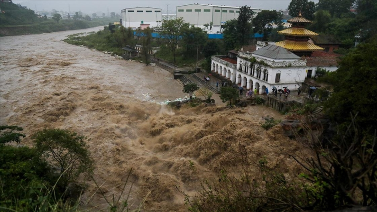nepaldeki siddetli yagislarin bilancosu 22 olu 12 kayip rlXL1YRT