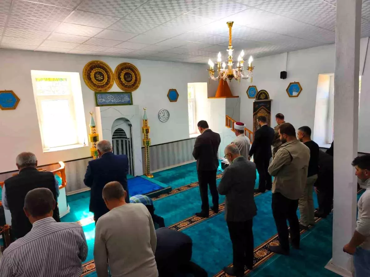 tuncelide onarilan cami yeniden ibadete acildi 7fyLcydH.jpg