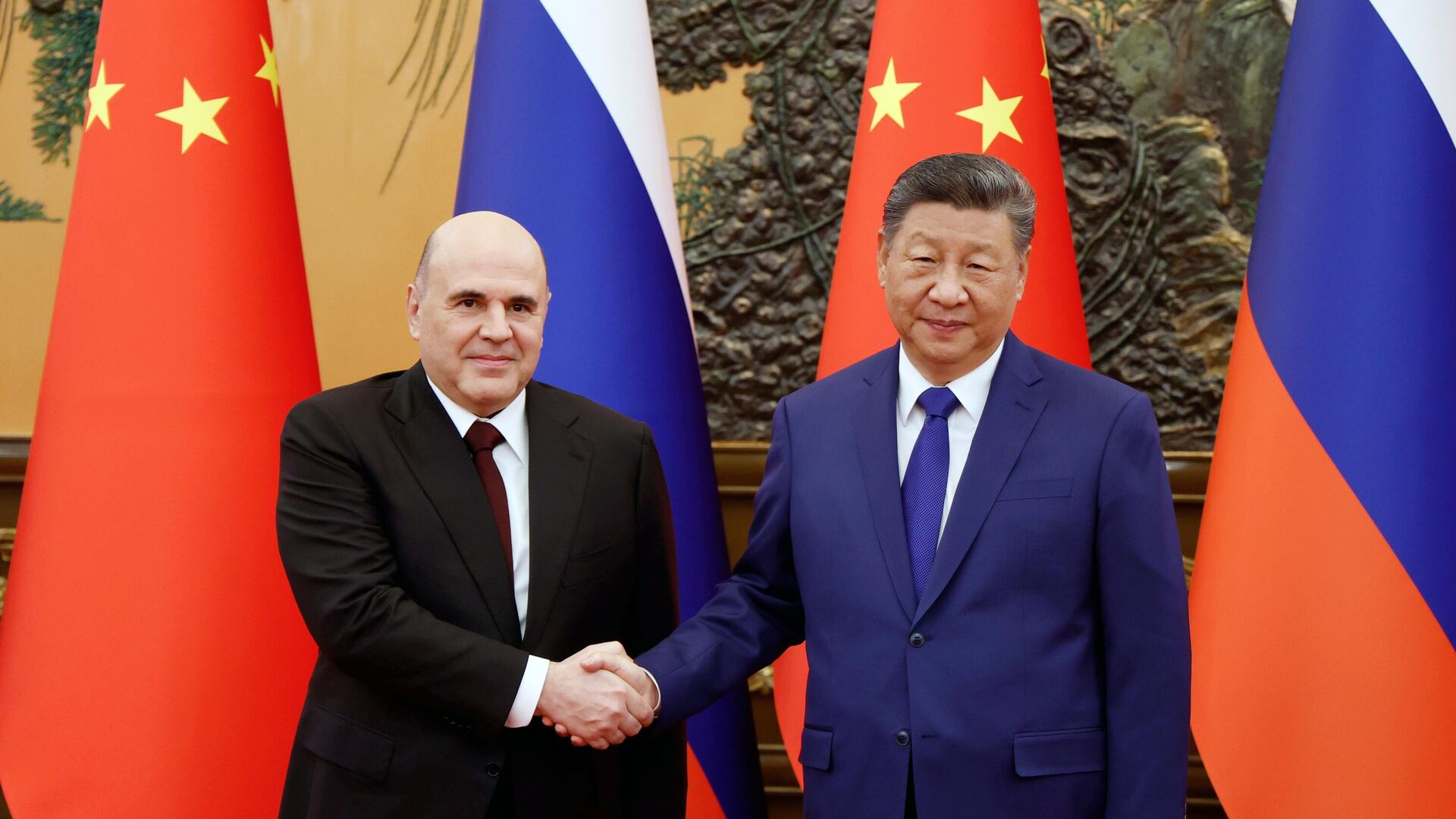 rusya basbakani mistustin pekinde baskan si ile gorustu sg5TXUbs.jpg