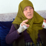 cani-adam-yasli-komsusuna-dehsetti-yasatti-kefen-parasi-icin-biriktirdigi-iki-bilezigini-caldi-QUZdv2hW