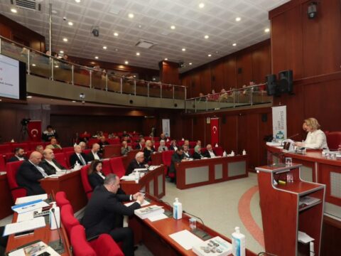Izmitte chpde baskanvekili krizi meclis uyeleri toplantiyi terk etti sadyzkKW