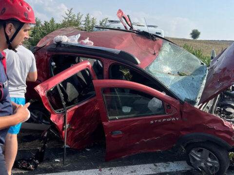 Otomobil bariyere carpti 5 yarali agZapXhy